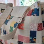 Bolsa de patchwork feita com pequenos retalhos de tecido