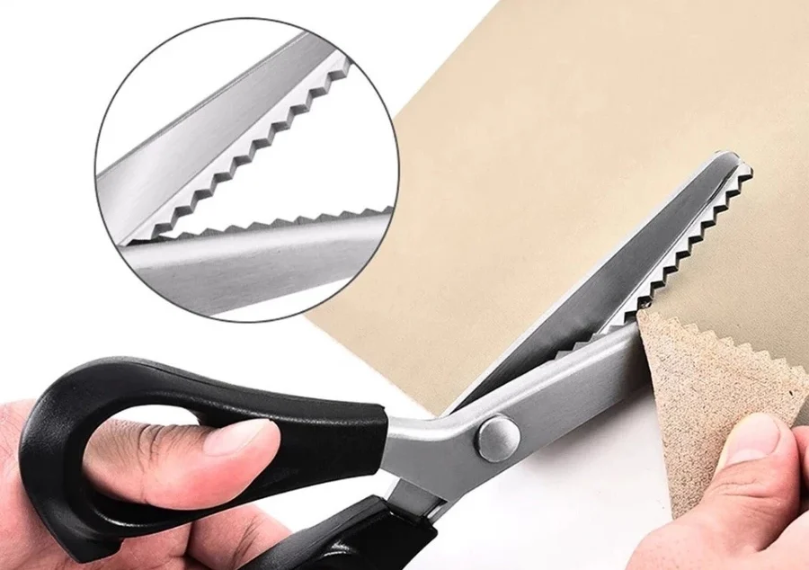 uso da tesoura de picotar em retalhos de algodão para patchwork