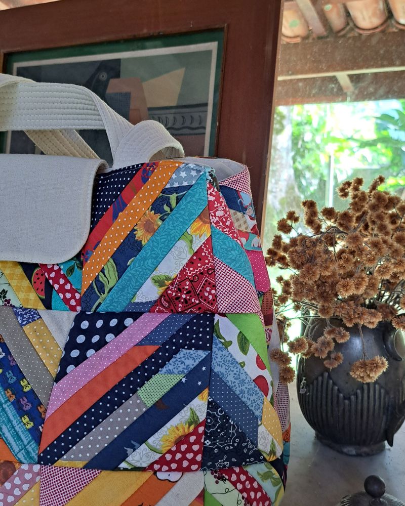 Bolsa Ubatuba feita com retalhos e acabamento profissional