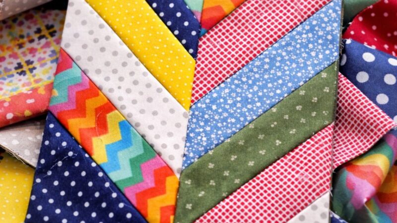 Patchwork Espinha de Peixe: Como fazer e aproveitar tiras de retalhos (Passo a Passo)