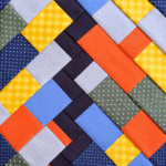 Padronagem de patchwork com trança francesa e chevron central feita com retalhos coloridos para a Carteira Itaguá